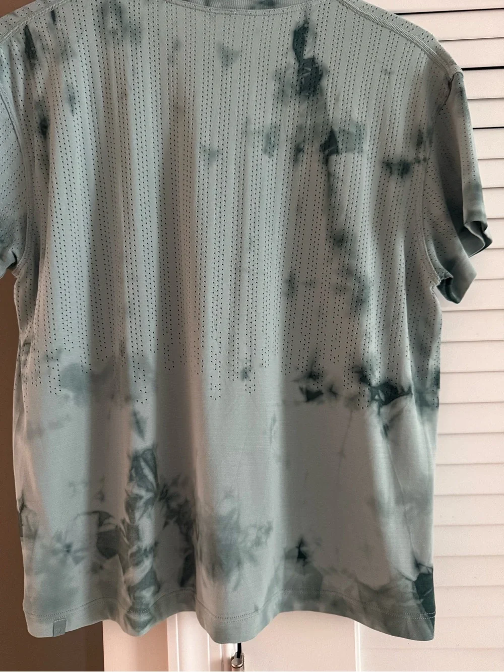 Lululemon train to be short Sleeve